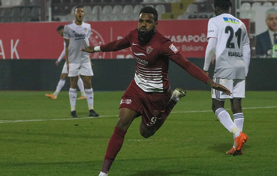 Son dakika spor haberi: Fenerbahçe elinden kaçırdı! Boupendza’yı Galatasaray kaptı