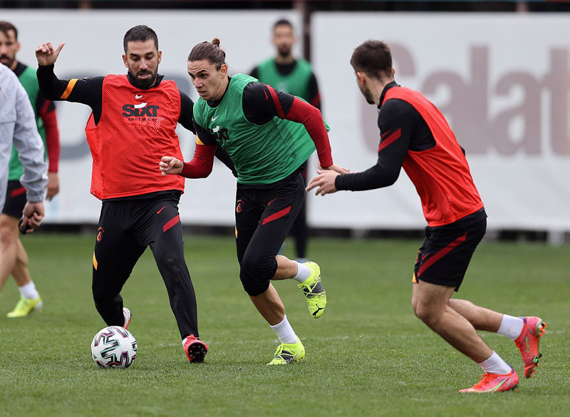 Galatasaray yönetimi ’acil’ koduyla toplandı! Yaşananlardan sonra...