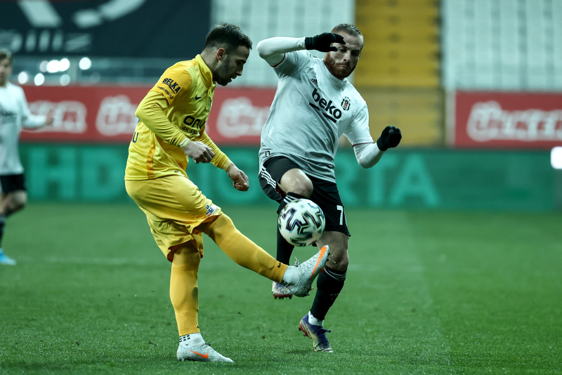 Son dakika spor haberi: Gökhan Töre ile Halis Özkahya maç sonu otoparkta karşılaştı! İşte flaş penaltı diyaloğu...
