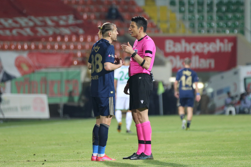 Son dakika spor haberi: Alanyaspor - Fenerbahçe maçında yaşanan penaltı pozisyonunda kural hatası var mı?