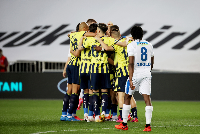 Son dakika spor haberi: Usta yazarlardan Fenerbahçe-Erzurumspor maçının ardından flaş sözler! Büyük takım mantığına aykırı!