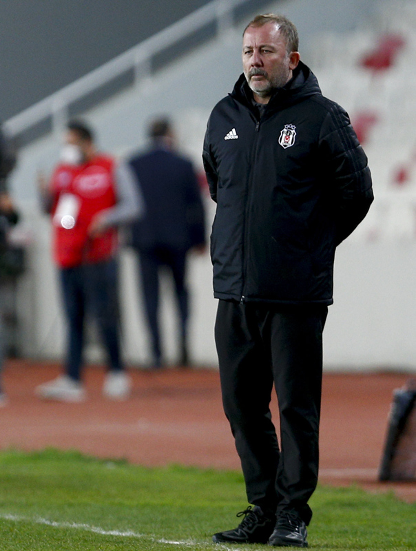 Beşiktaş’a dev stoper! Yönetim transferde harekete geçti