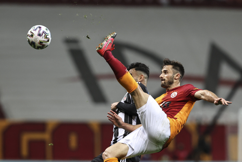 Galatasaray-Beşiktaş derbisinde gergin anlar! Mostafa Mohamed ve Vida...