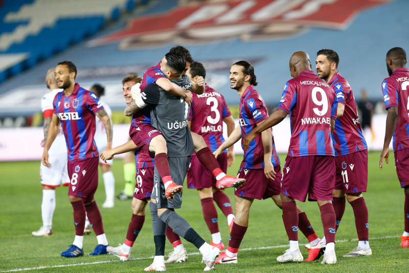Son dakika haberi: Usta yazardan Trabzonspor - Antalyaspor maçı sonrası olay yorum! Amatör takım gibiydi