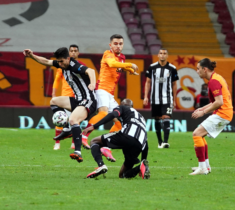 Galatasaray-Beşiktaş derbisi sonrası koridorda gerginlik! Sergen Yalçın ve Şükrü Hanedar...