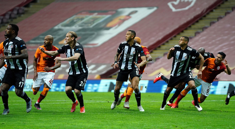 Galatasaray-Beşiktaş derbisi sonrası koridorda gerginlik! Sergen Yalçın ve Şükrü Hanedar...