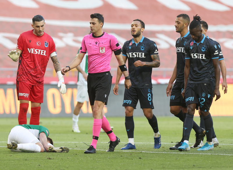 Son dakika spor haberi: Usta yazar Konyaspor-Trabzonspor maçını yorumladı! Gösteri katmaya çalıştılar