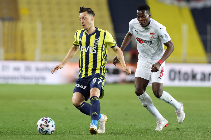 Son dakika spor haberi: Fenerbahçe’de Mesut Özil’den şok hamle! Bahane etti