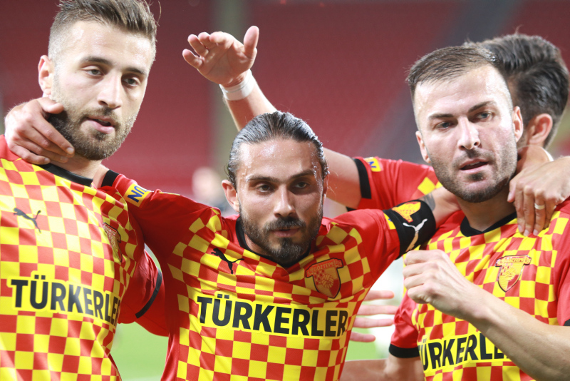 Son dakika transfer haberleri | Fenerbahçe’den savunma takviyesi! Galatasaray da talip olmuştu