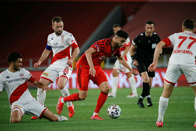 Son dakika spor haberi: Rachid Ghezzal Galatasaray’ın o ismine dikkat çekti!