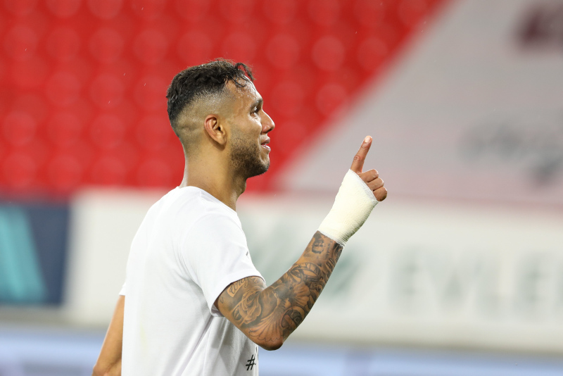 Beşiktaşlı Josef de Souza’dan Fenerbahçe’ye gönderme! Pahalı kadrolarla...