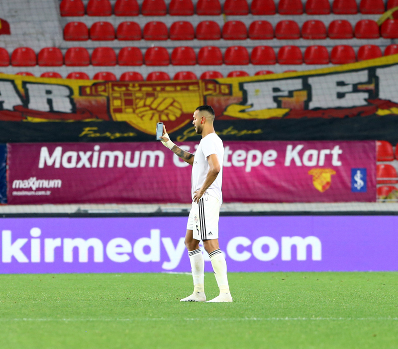 Beşiktaşlı Josef de Souza’dan Fenerbahçe’ye gönderme! Pahalı kadrolarla...