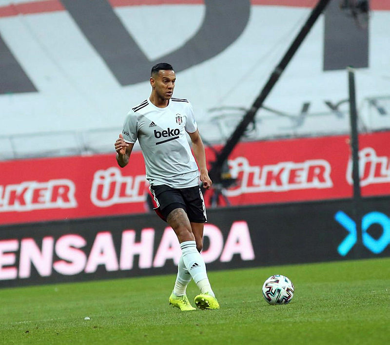 Beşiktaşlı Josef de Souza’dan Fenerbahçe’ye gönderme! Pahalı kadrolarla...