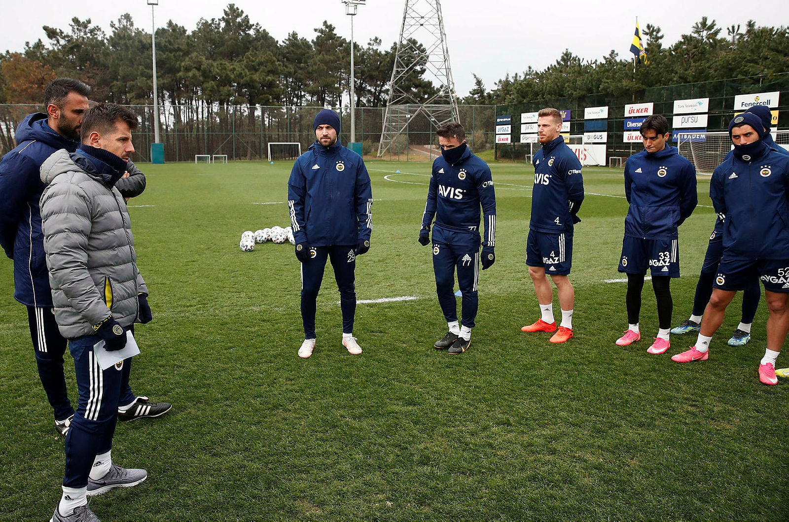 Son dakika spor haberleri: Fenerbahçe’nin transferde rotası belli oldu! Emre Belözoğlu’nun raporu...