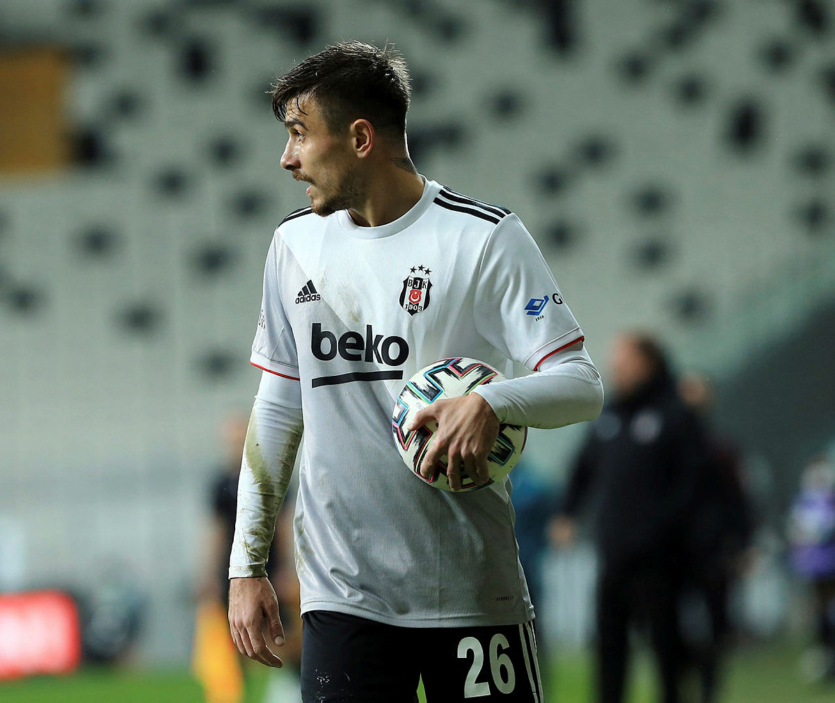 Son dakika spor haberleri: Fenerbahçe’nin transferde rotası belli oldu! Emre Belözoğlu’nun raporu...