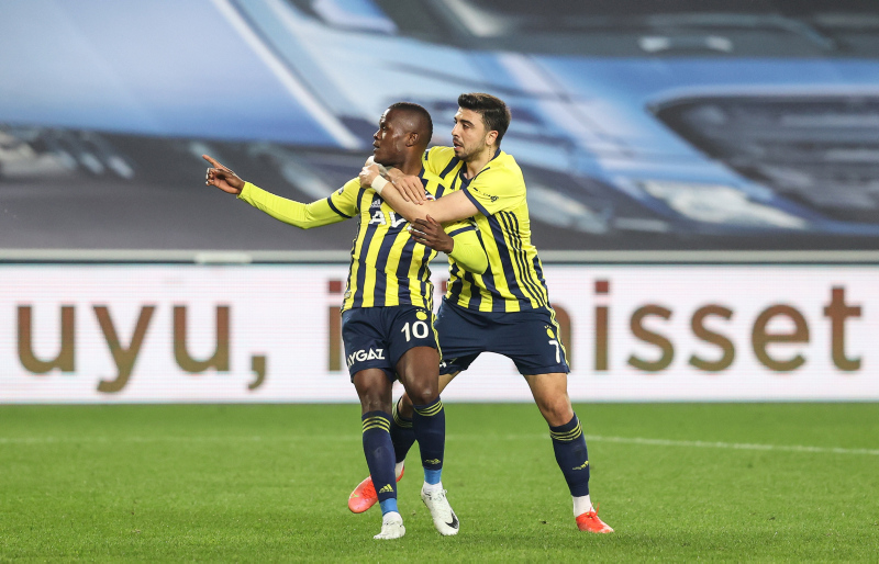 Son dakika transfer haberleri: Fenerbahçe’de Samatta gelişmesi! 3 talip birden...