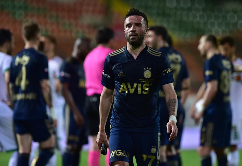 Son dakika spor haberi: Gökhan Gönül Fenerbahçe’den ayrılıyor! İşte yeni takımı...