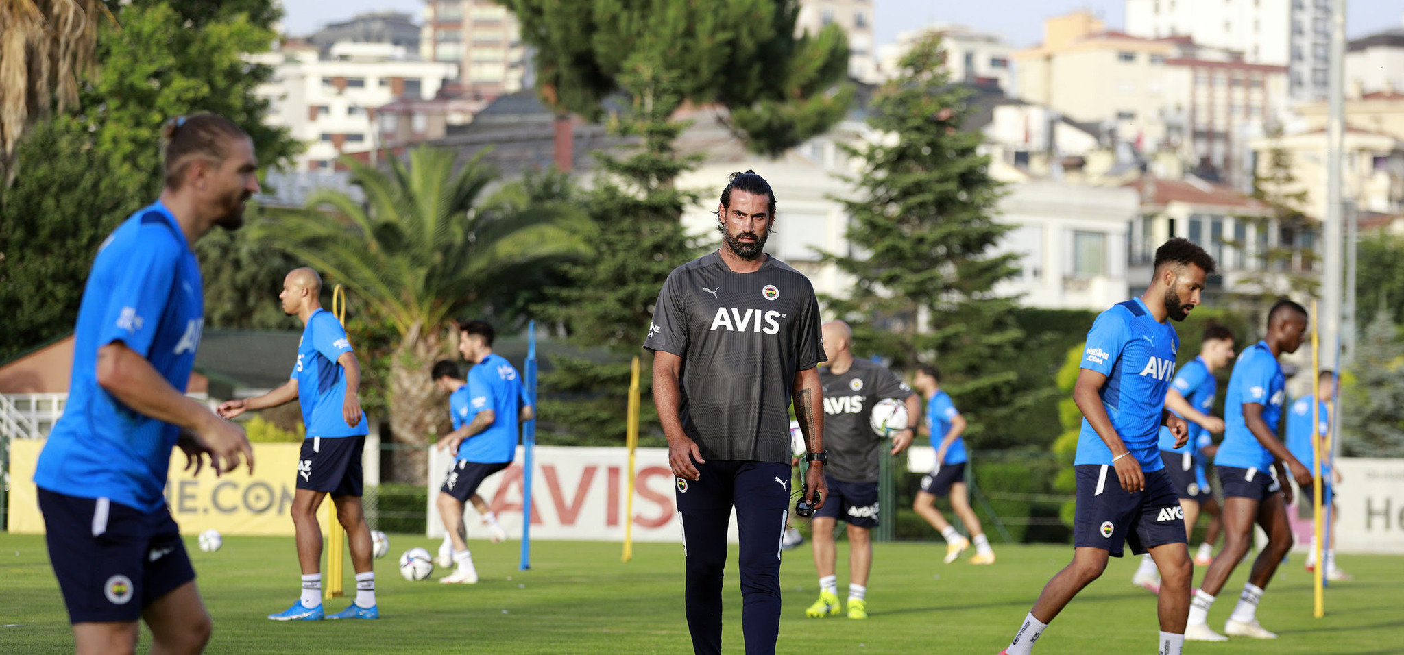 Son dakika spor haberi: Fenerbahçe yeni sezon için start verdi! Takımın başında Volkan Demirel ve Zeki Murat Göle yer aldı