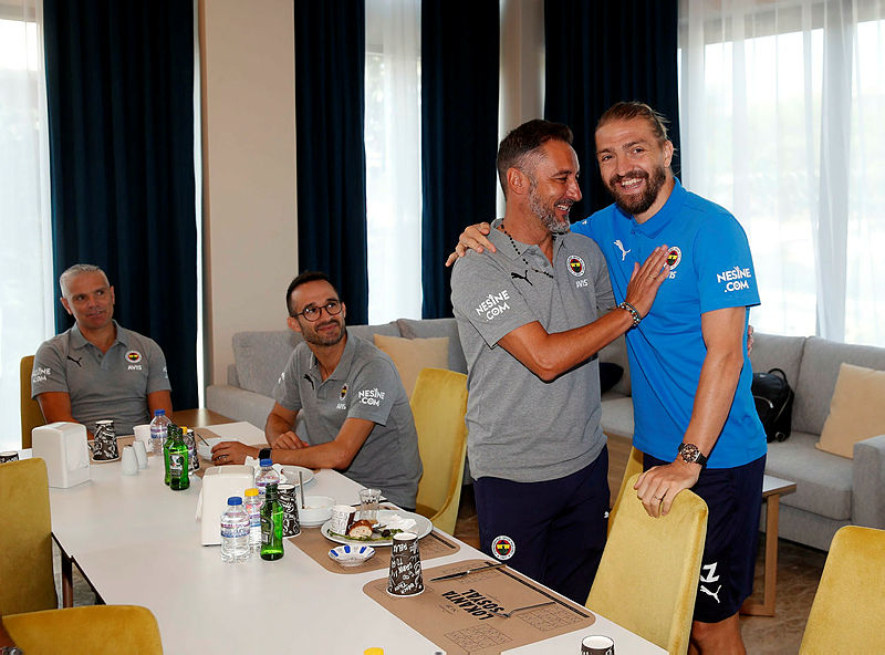 Son dakika Fenerbahçe haberi: Vitor Pereira’ya tam yetki! Caner Erkin ve Ozan Tufan...