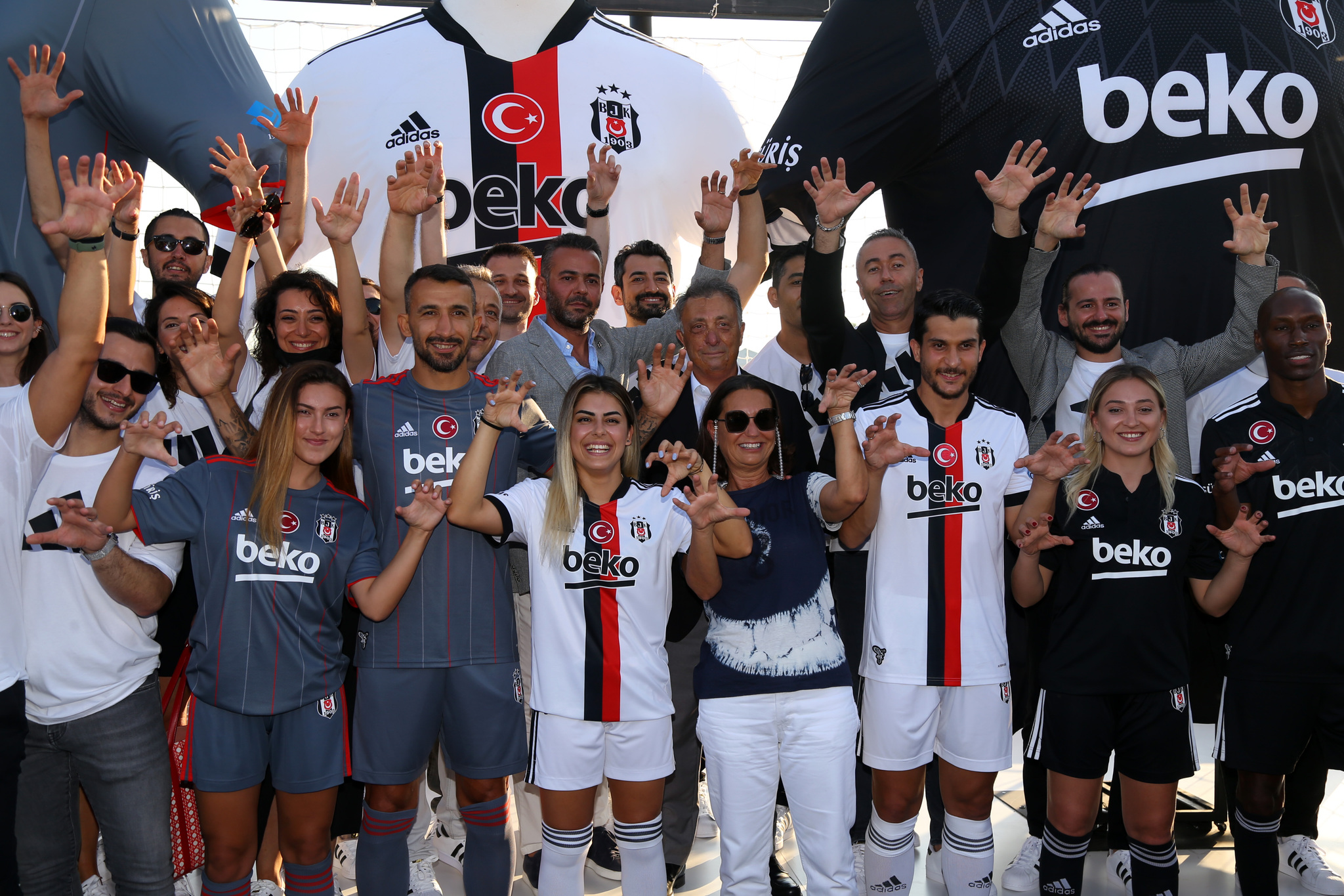 Son dakika spor haberi: Beşiktaş yeni sezon formalarını tanıttı! İşte davetten kareler... BJK spor haberi