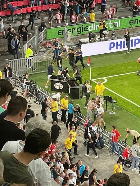Son dakika spor haberi: PSV -  Galatasaray maçında skandal anlar! Sözlü tacizde bulundular