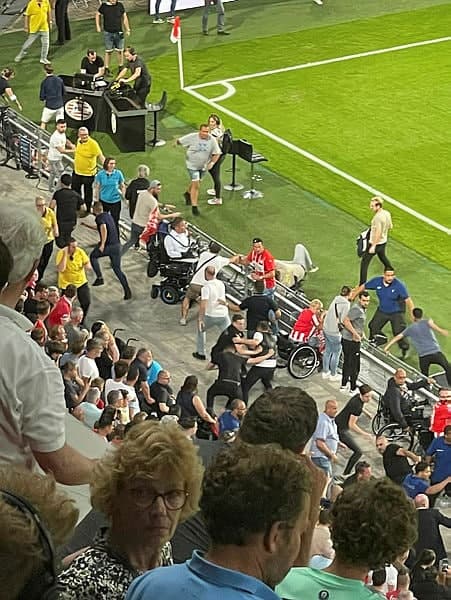 Son dakika spor haberi: PSV -  Galatasaray maçında skandal anlar! Sözlü tacizde bulundular
