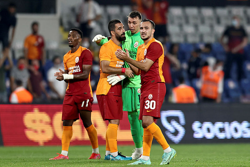 Son dakika transfer haberi: Galatasaray’a dev stoper! Japhet Tanganga için resmi teklif yapıldı