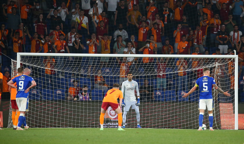 Galatasaray-Johnstone maçı sonrası o yıldıza flaş sözler! Giderse hiç şaşırmam