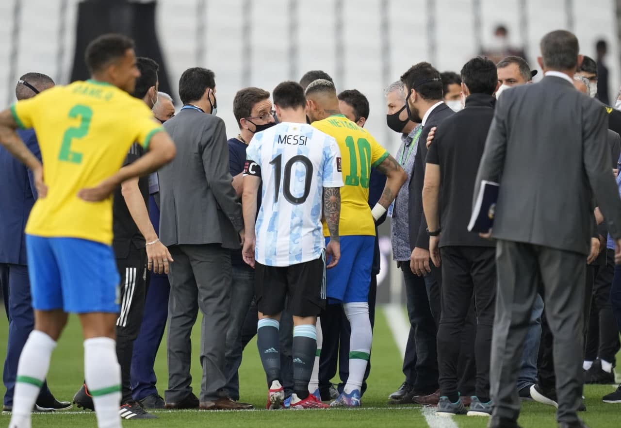 Son dakika spor haberi: Brezilya - Arjantin maçında ilginç olay! Karşılaşmayı durdurdular...
