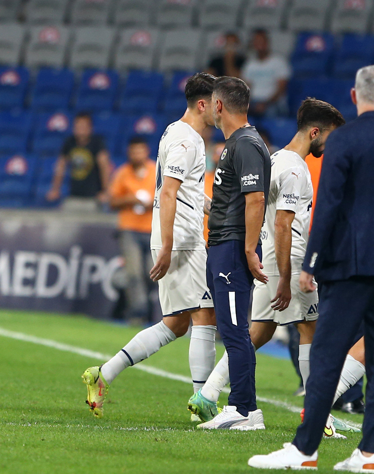 Son dakika Fenerbahçe haberi: Mesut Özil Başakşehir mağlubiyetinin ardından yıkıldı! Vitor Pereira...