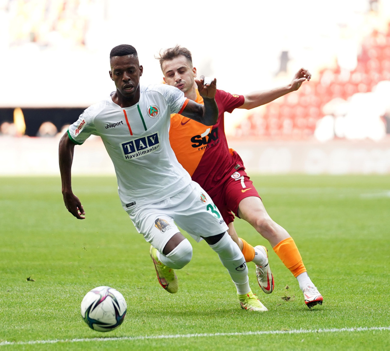 Son dakika spor haberleri: Kerem Aktürkoğlu açıkladı! Galatasaray Göztepe maçının devre arasında neler yaşandı?