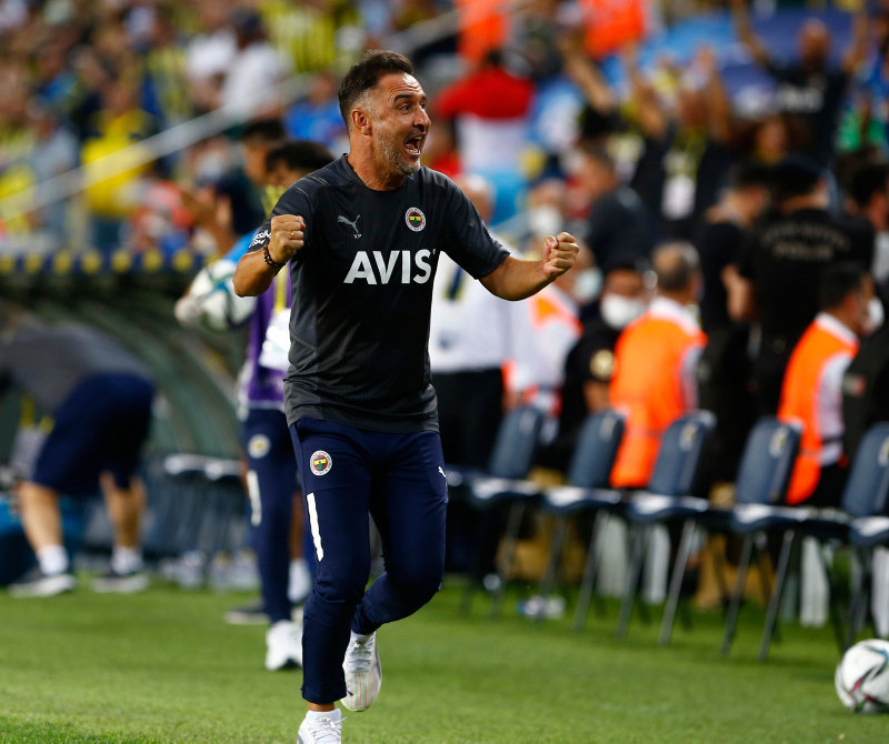 Son dakika spor haberi: Fenerbahçe’de Vitor Pereira taraftarın güvenini kazandı! ’Vardır bir bildiği’