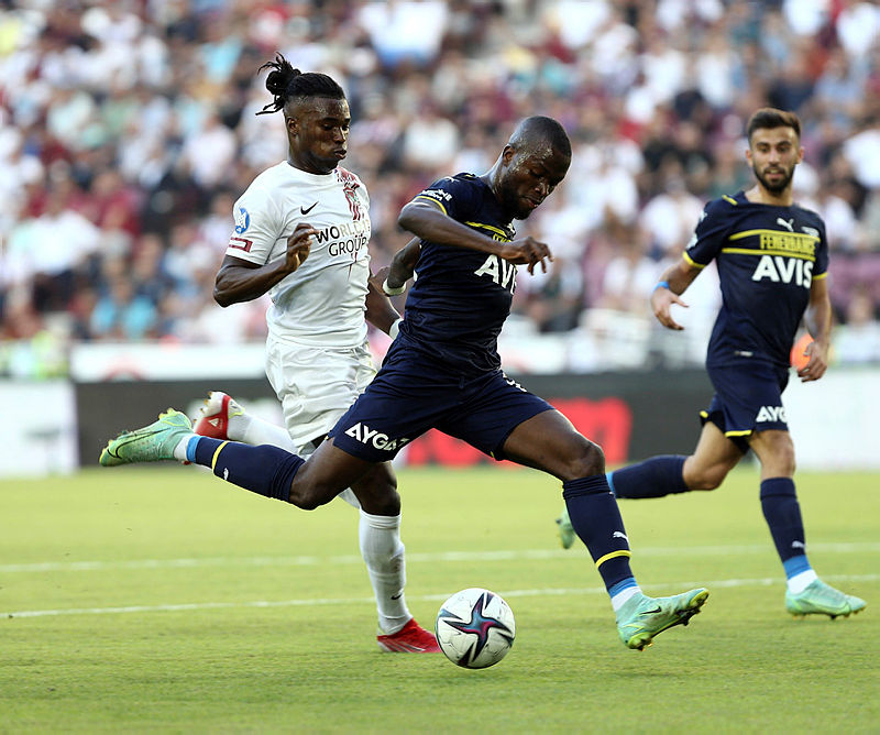 Son dakika spor haberleri: Fenerbahçeli yıldıza flaş sözler! Derdi ne bilmiyorum ama...