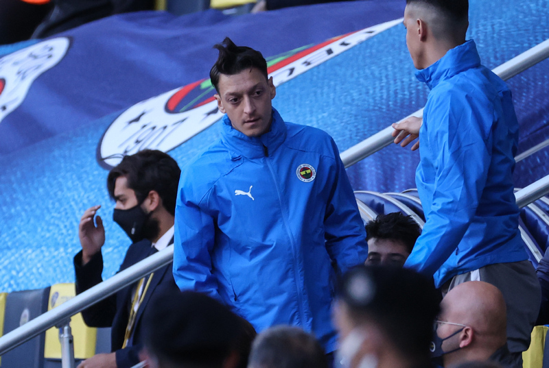 Son dakika spor haberi: Fenerbahçe’de Mesut Özil ile Vitor Pereira krizi sonrası ipler kopma noktasına geldi!