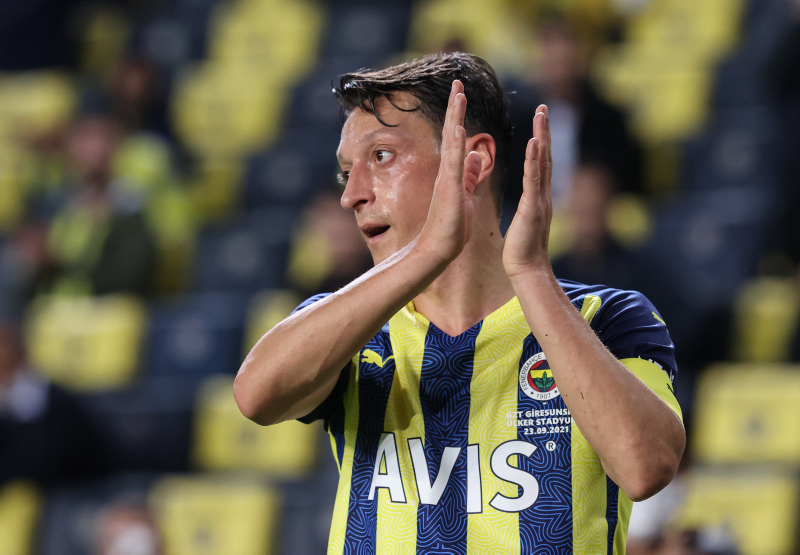 Son dakika spor haberi: Fenerbahçe’de Mesut Özil ile Vitor Pereira krizi sonrası ipler kopma noktasına geldi!