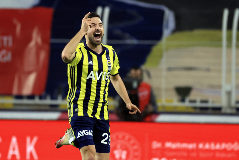 Transfer haberleri: Başakşehir’de Emre Belözoğlu Fenerbahçeli Sinan Gümüş’ü istiyor!