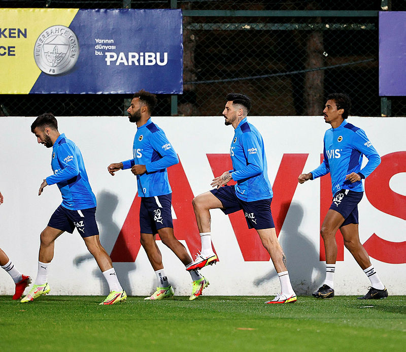 FENERBAHÇE HABERLERİ: Vitor Pereira Trabzonspor maçına odaklandı! O isme yakın markaj...