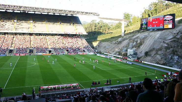 Dünyanın en ilginç futbol sahaları belli oldu!