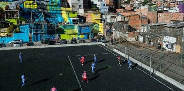 Dünyanın en ilginç futbol sahaları belli oldu!