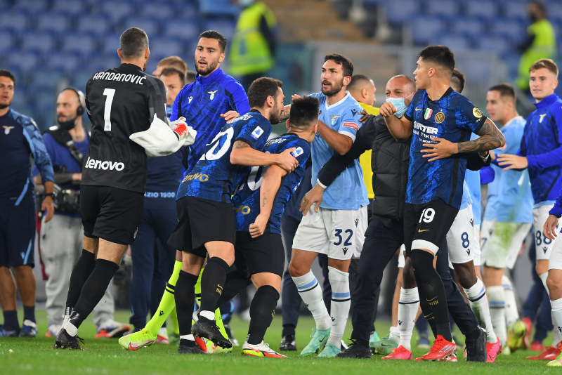 Galatasaray’ın rakibi Lazio ile Inter arasındaki maçta kavga çıktı!