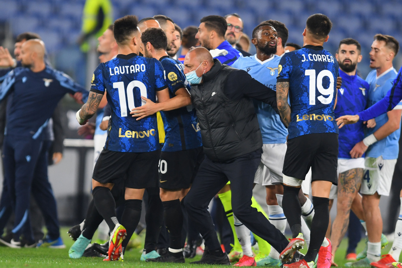 Galatasaray’ın rakibi Lazio ile Inter arasındaki maçta kavga çıktı!