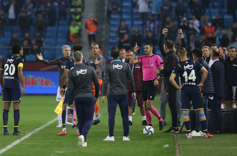 Spor yazarları Trabzonspor - Fenerbahçe maçını değerlendirdi Anlamak mümkün değil TS - FB haberleri