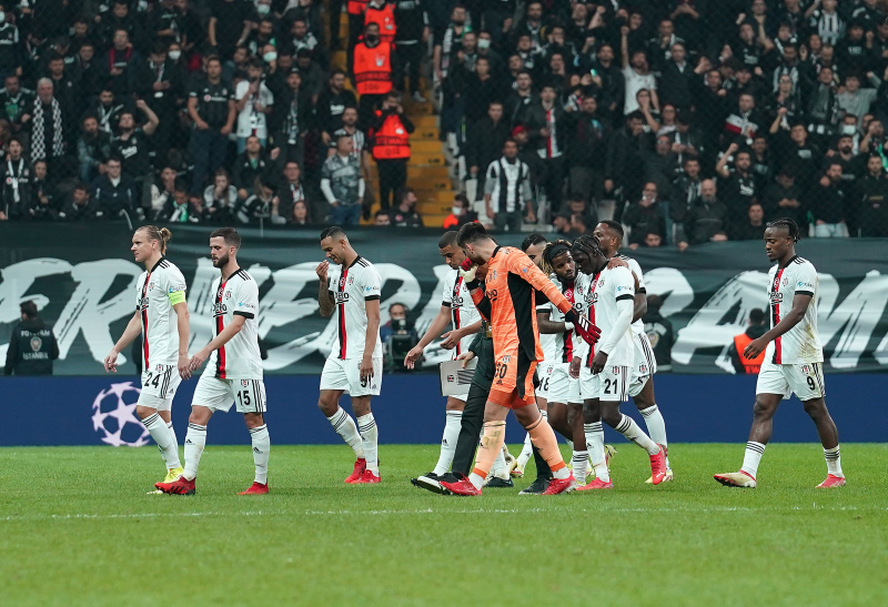 BEŞİKTAŞ HABERLERİ - Spor yazarlarından Beşiktaş - Sporting Lizbon maçı çarpıcı sözler! İki metreye pas veremiyor