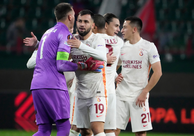 GALATASARAY HABERLERİ - Spor yazarları Lokomotiv Moskova - Galatasaray karşılaşmasını yorumladı! Maçı getiren hamle...