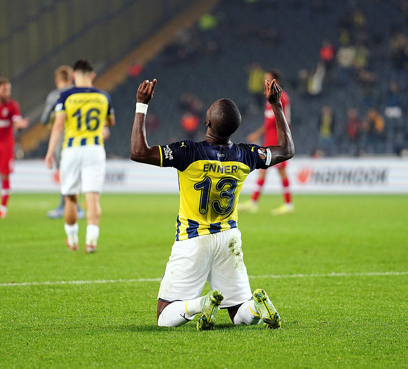 UEFA haftanın 11’ini açıkladı! Fenerbahçeli Valencia ve Galatasaraylı Marcao da listede