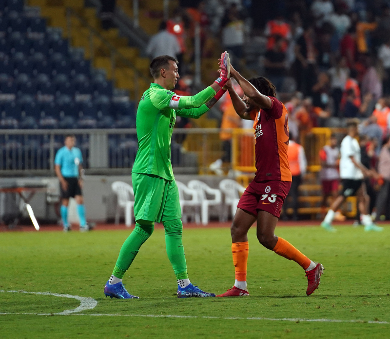GALATASARAY HABERLERİ: Cimbom’da Sacha Boey seferberliği! Fatih Terim...