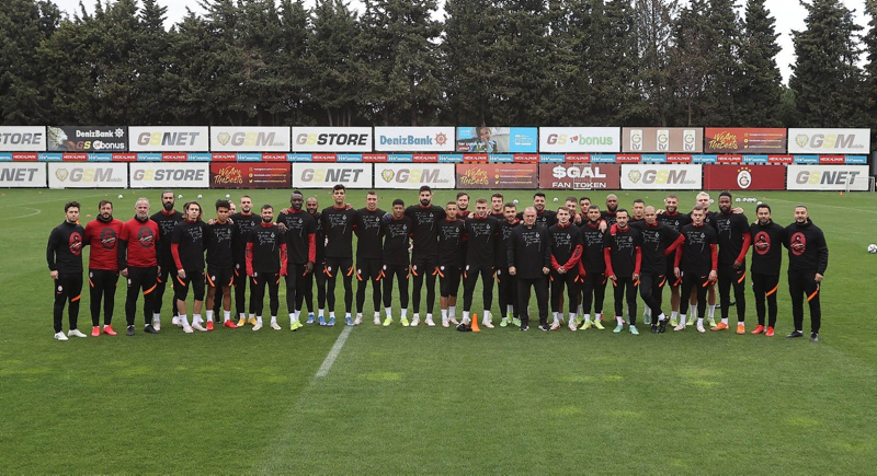 GALATASARAY HABERLERİ - Sarı kırmızılıların idmanında Florya’da sürpriz misafir!