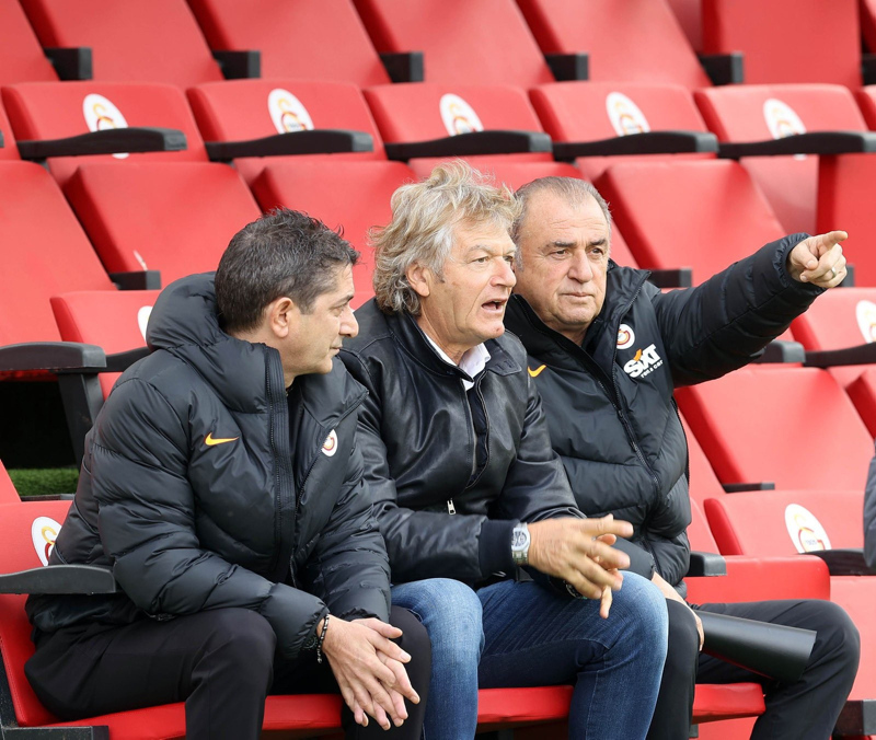 GALATASARAY HABERLERİ - Sarı kırmızılıların idmanında Florya’da sürpriz misafir!
