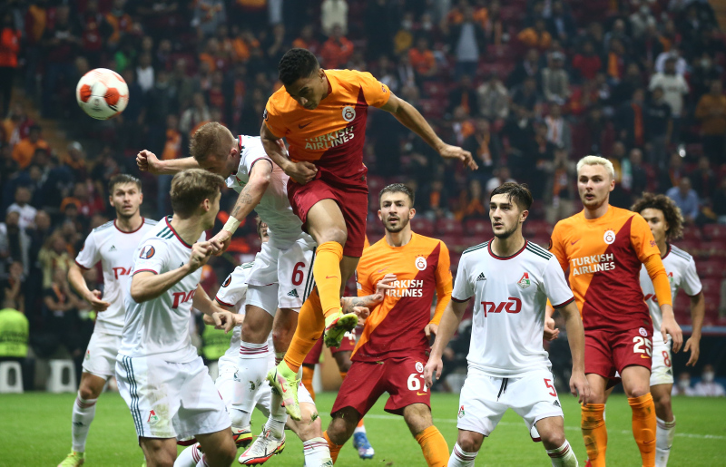 GALATASARAY HABERLERİ - Usta yazarlar Galatasaray-Lokomotiv Moskova maçını yorumladı!