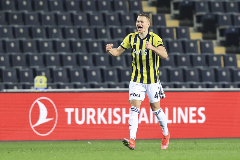 Avrupa devlerinin radarına girdi! Fenerbahçe’den Attila Szalai hamlesi...